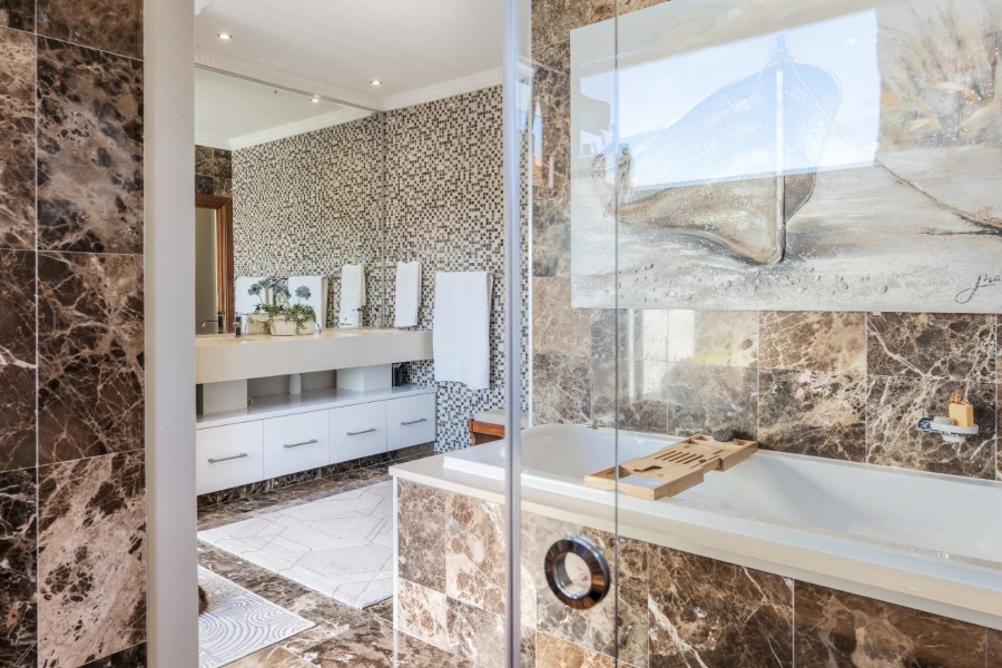 5 Bedroom Property for Sale in Oubaai Western Cape